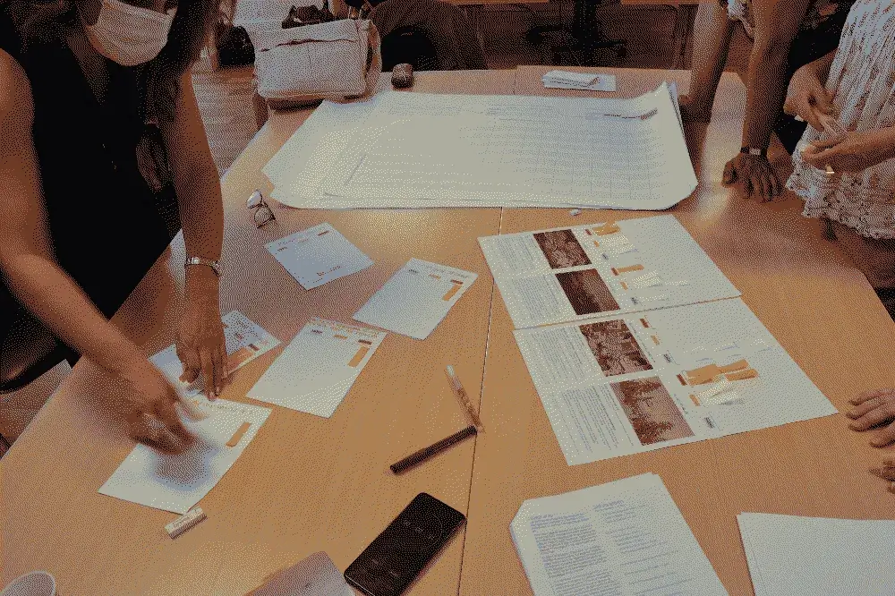Photo d'un atelier fresque du renoncement.